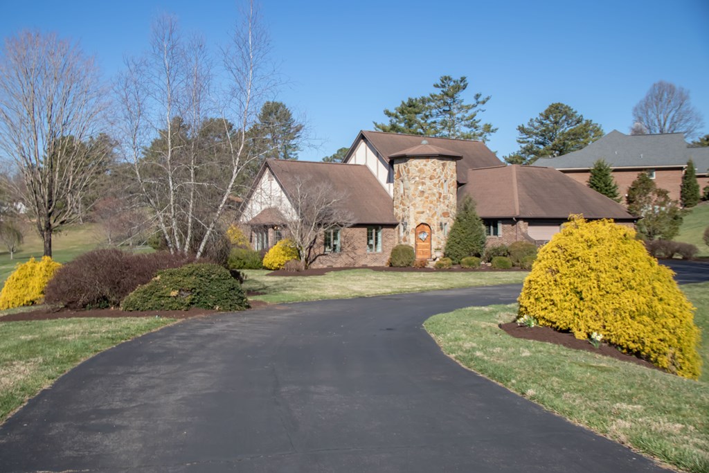 360 Winterham Drive Property Photo 3