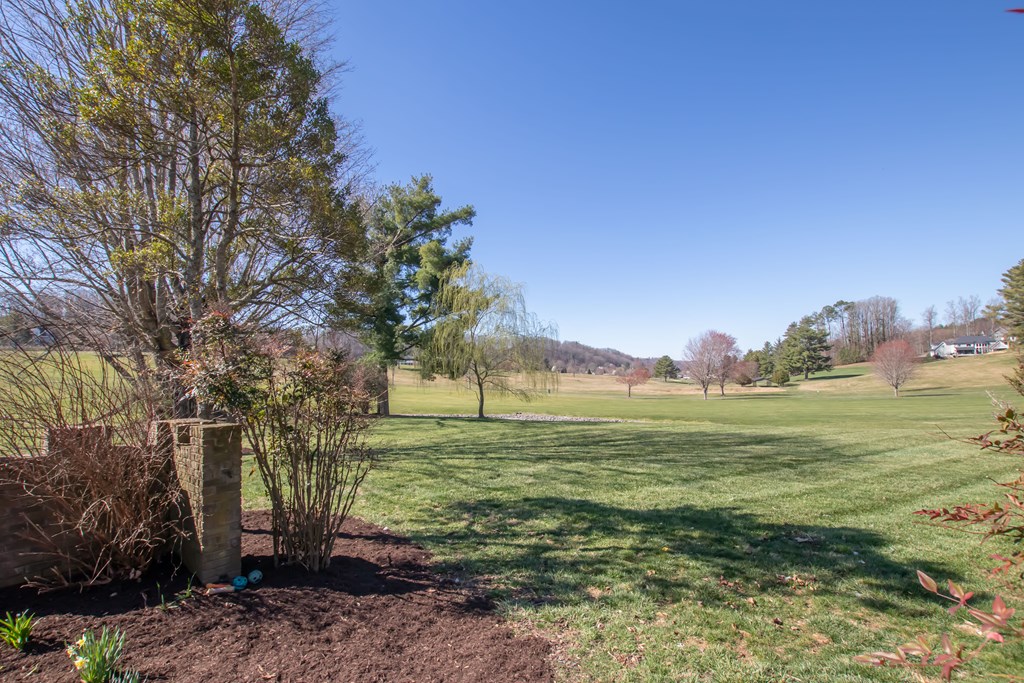 360 Winterham Drive Property Photo 5