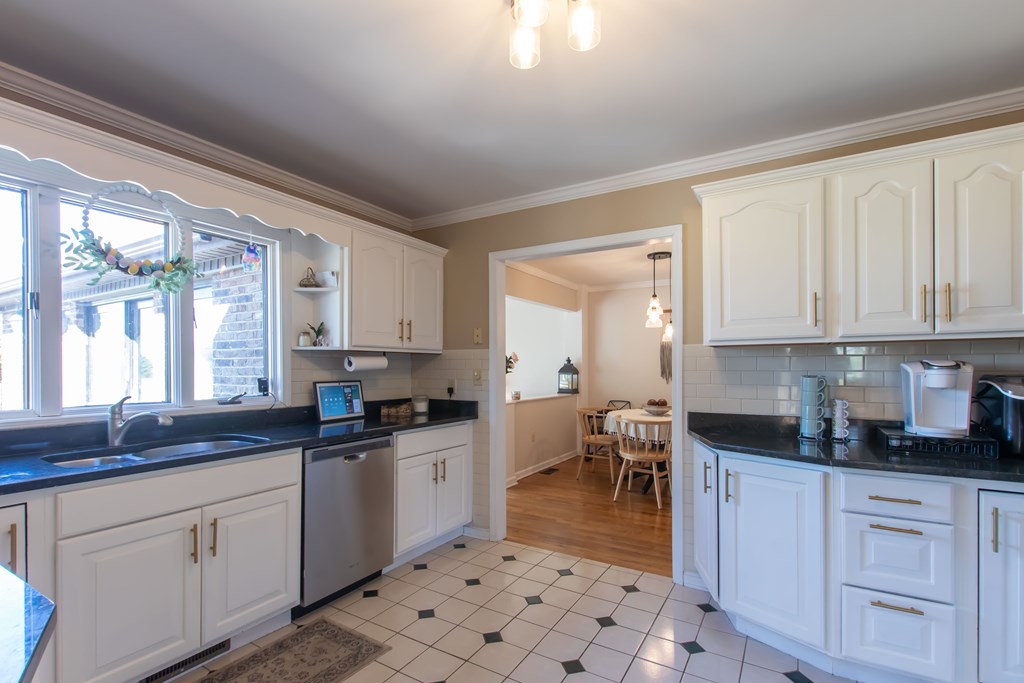 360 Winterham Drive Property Photo 16