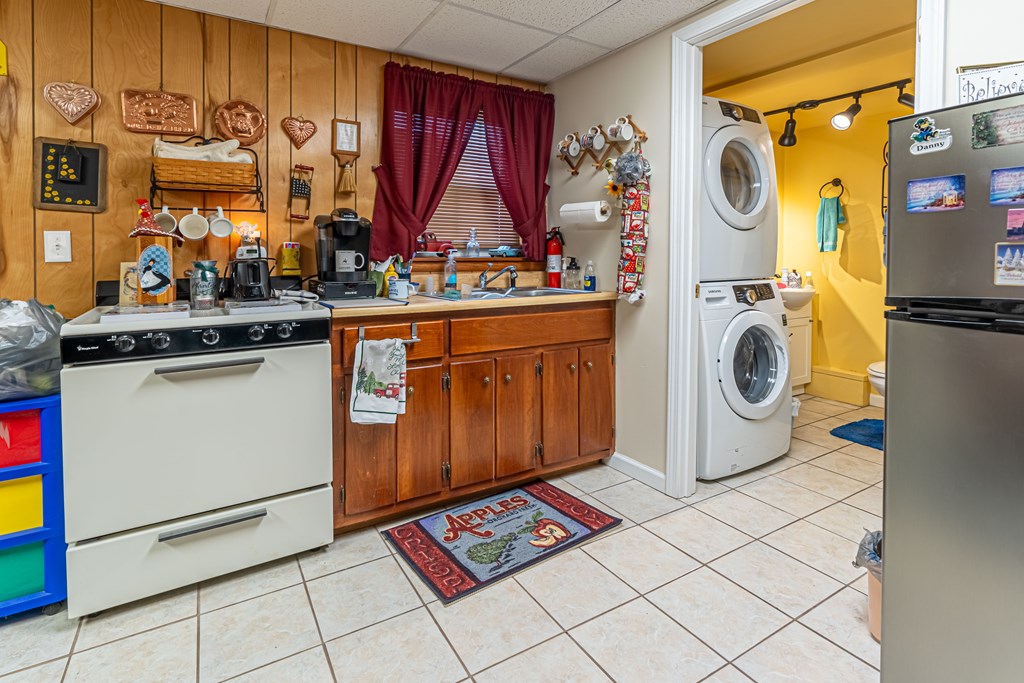 1081 Panorama Dr Property Photo 35