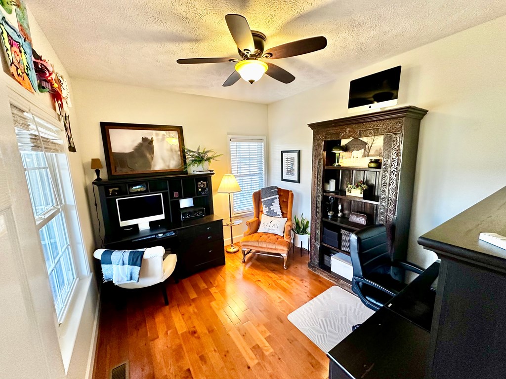 417 Bronco Property Photo 34