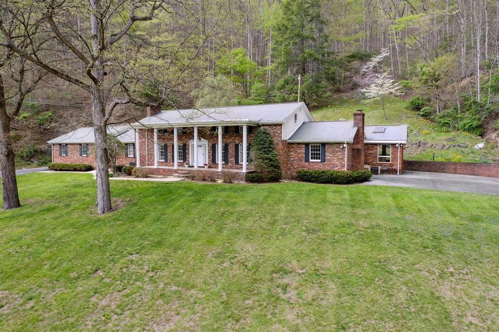 5268 Riverside Drive Property Photo