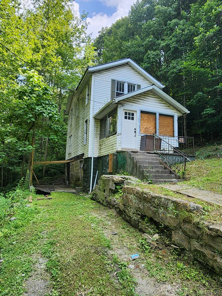 210 Callahan Property Photo 1