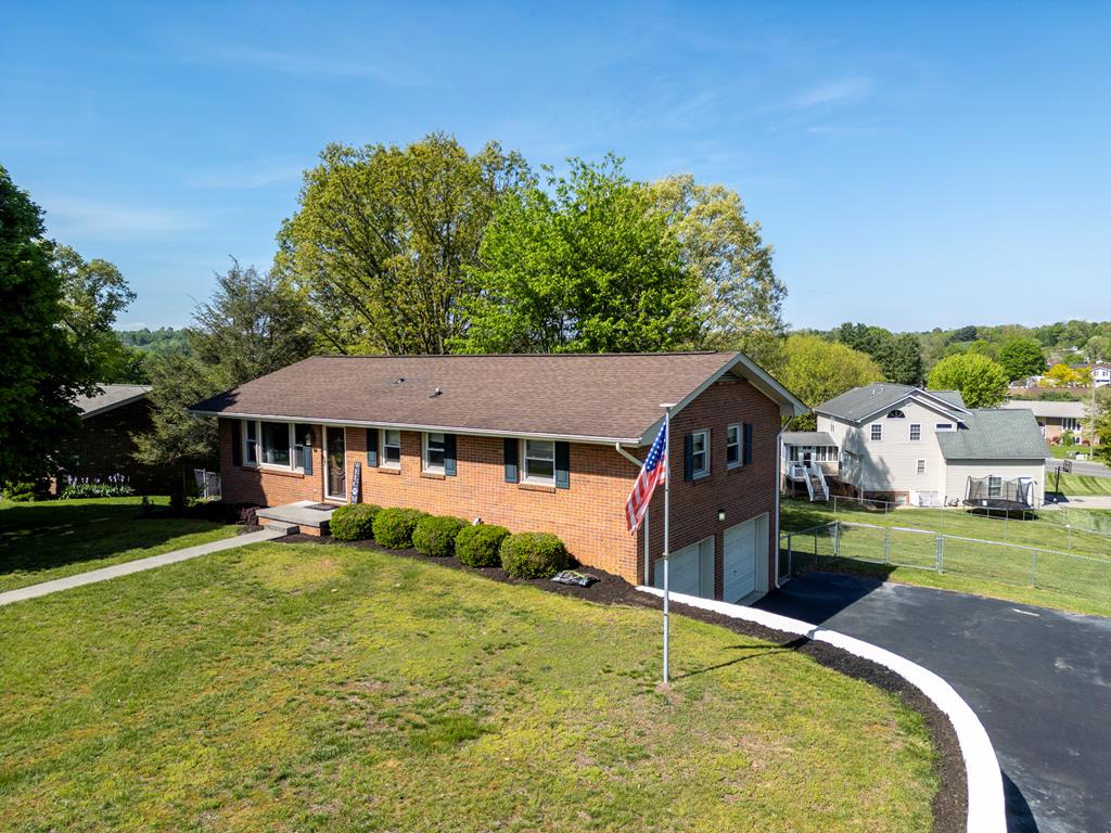 515 Meadowcrest Drive Property Photo 1