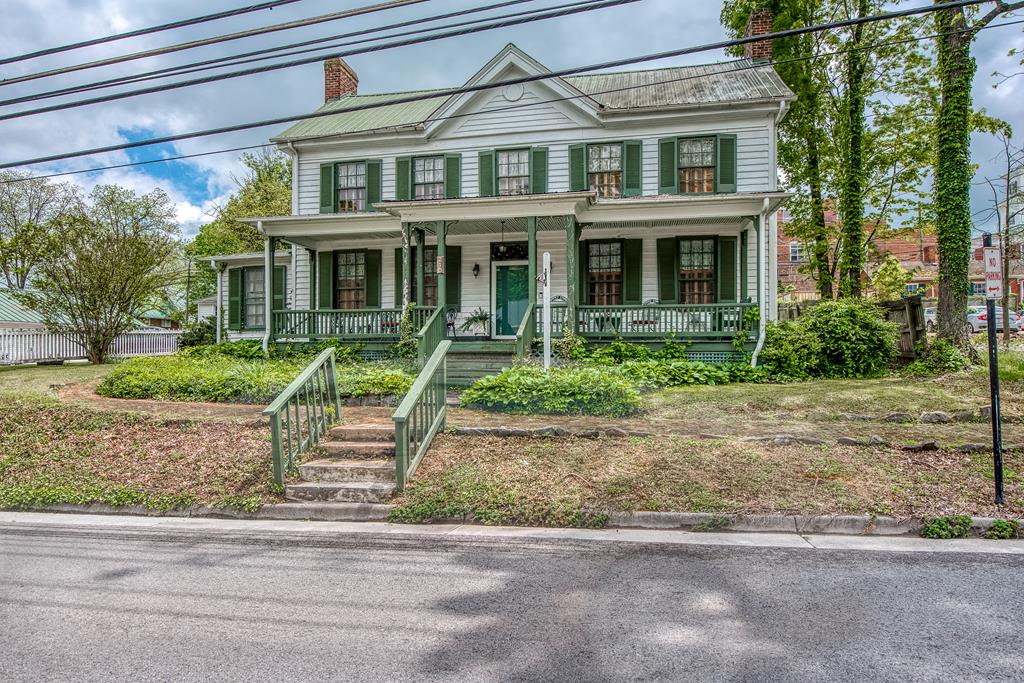 210 Valley Street Ne Property Photo