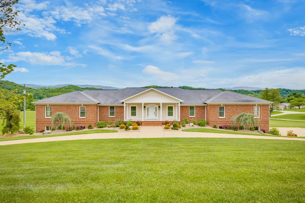 20484 Lake Rd Property Photo