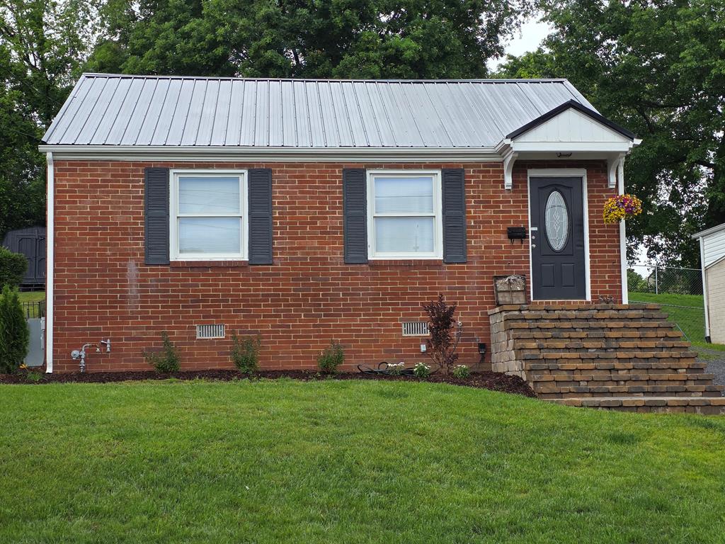 1317 Newton St Property Photo 1
