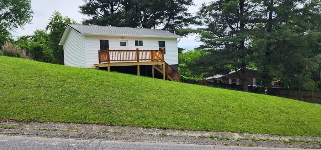 232 Overlook Dr Property Photo 1