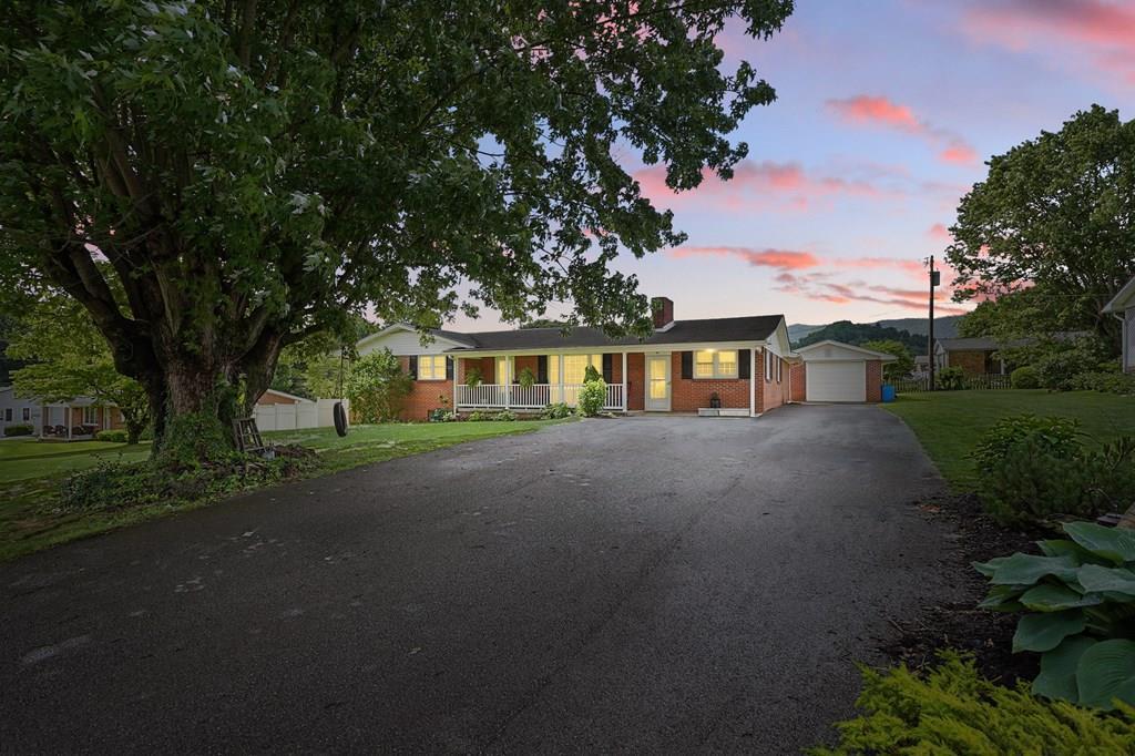 51 Major St Property Photo 1