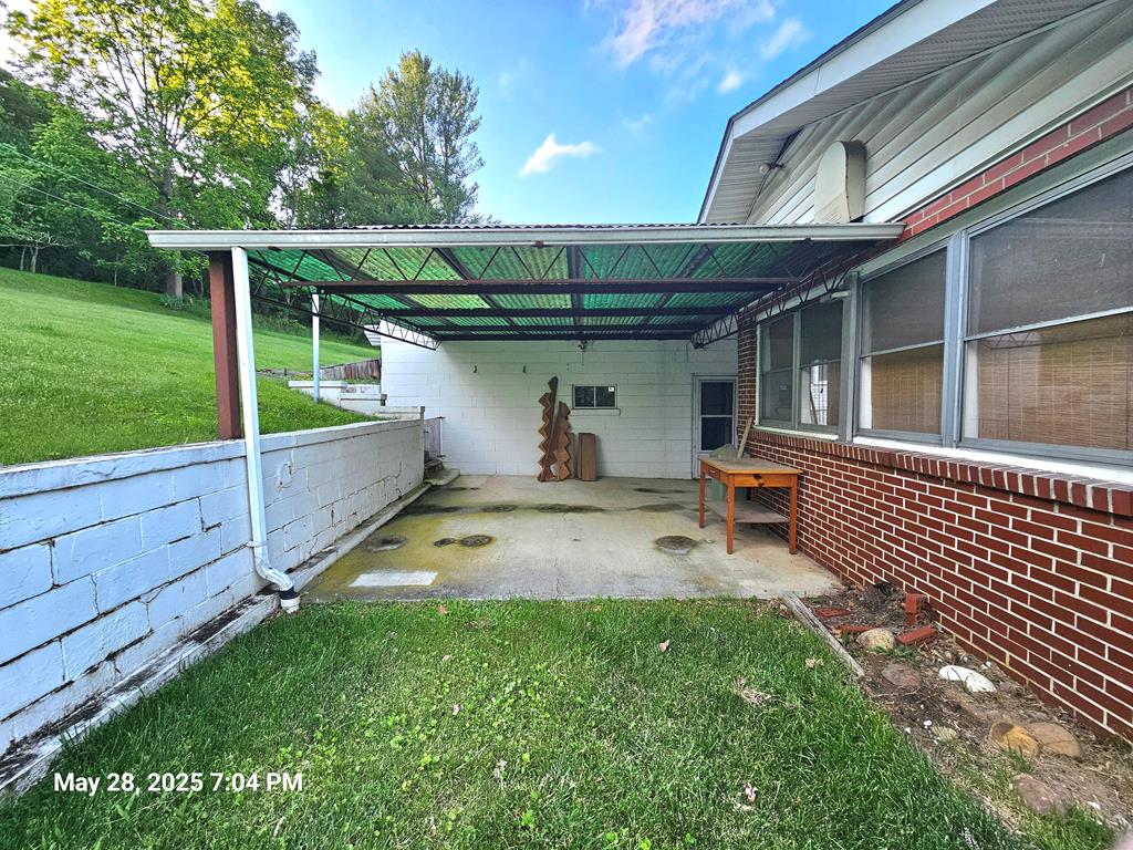 238 Staley St. Property Photo 6