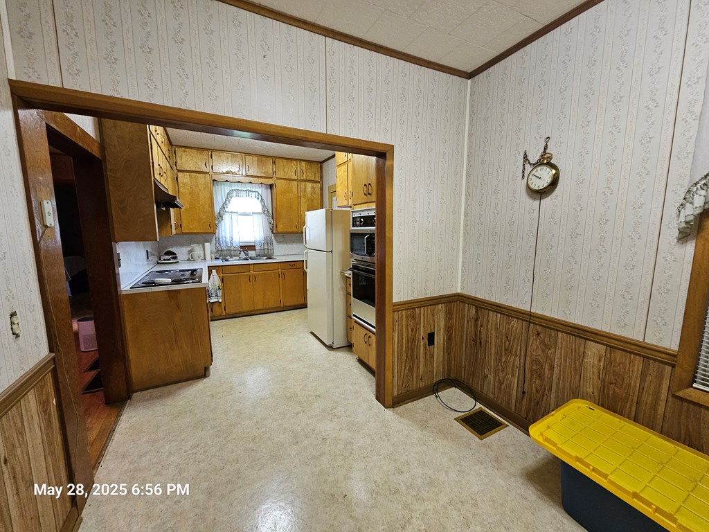 238 Staley St. Property Photo 10