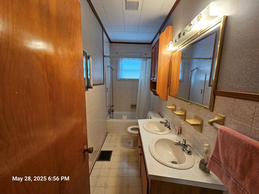 238 Staley St. Property Photo 15