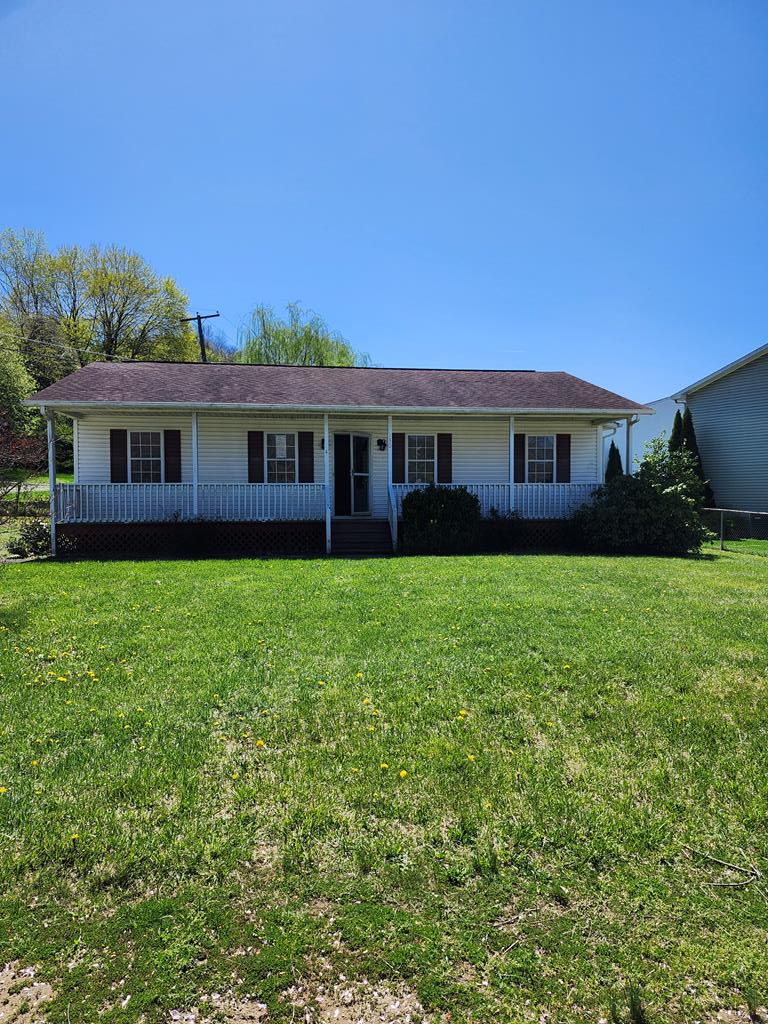 130 Veterans Dr Property Photo 1