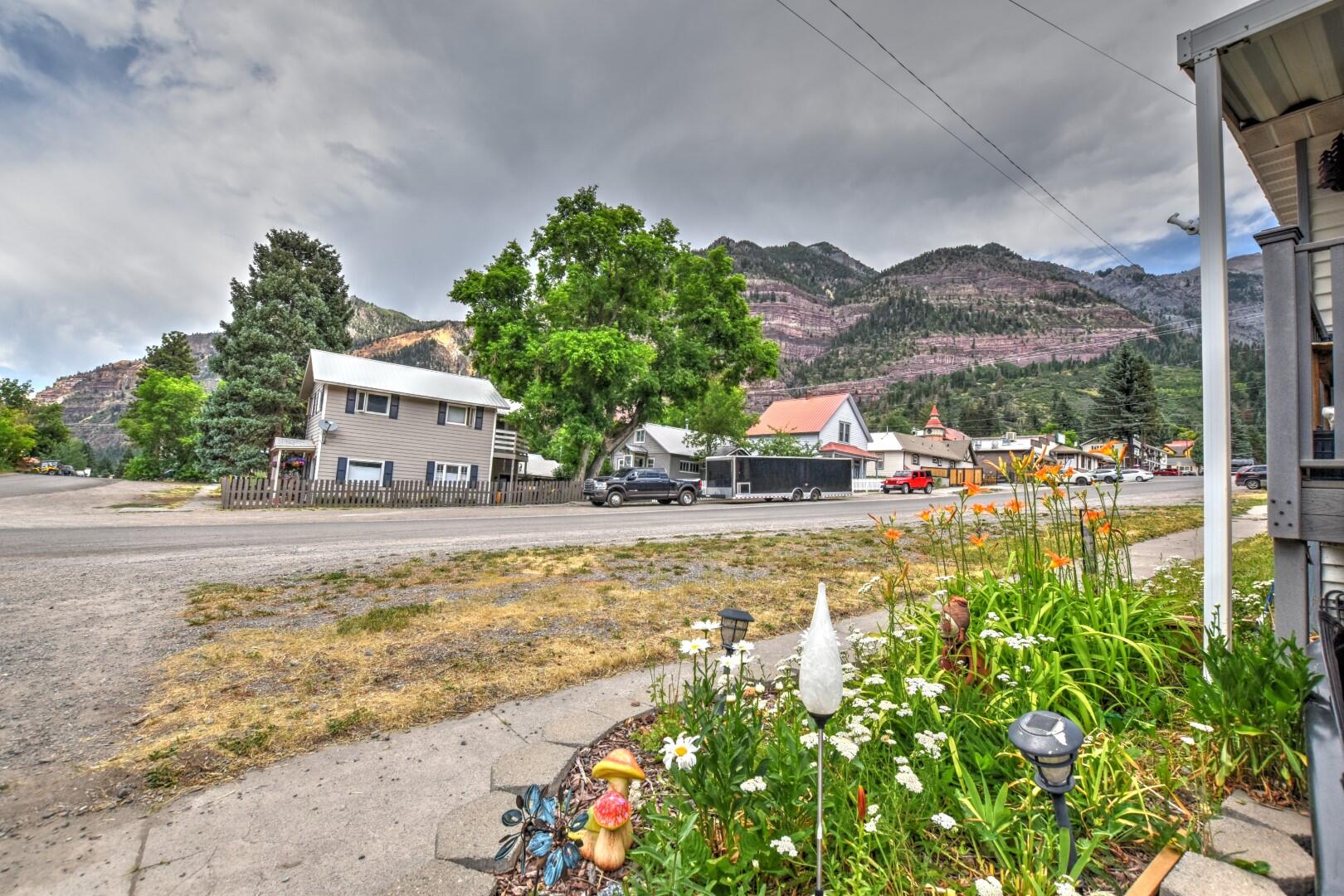 347 2nd Street Property Photo 3