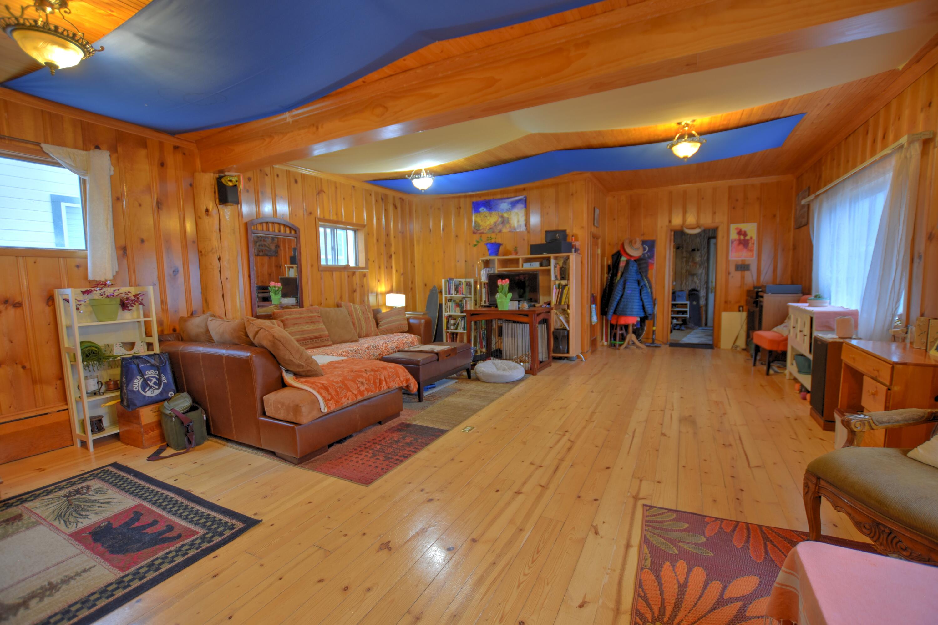 347 2nd Street Property Photo 8