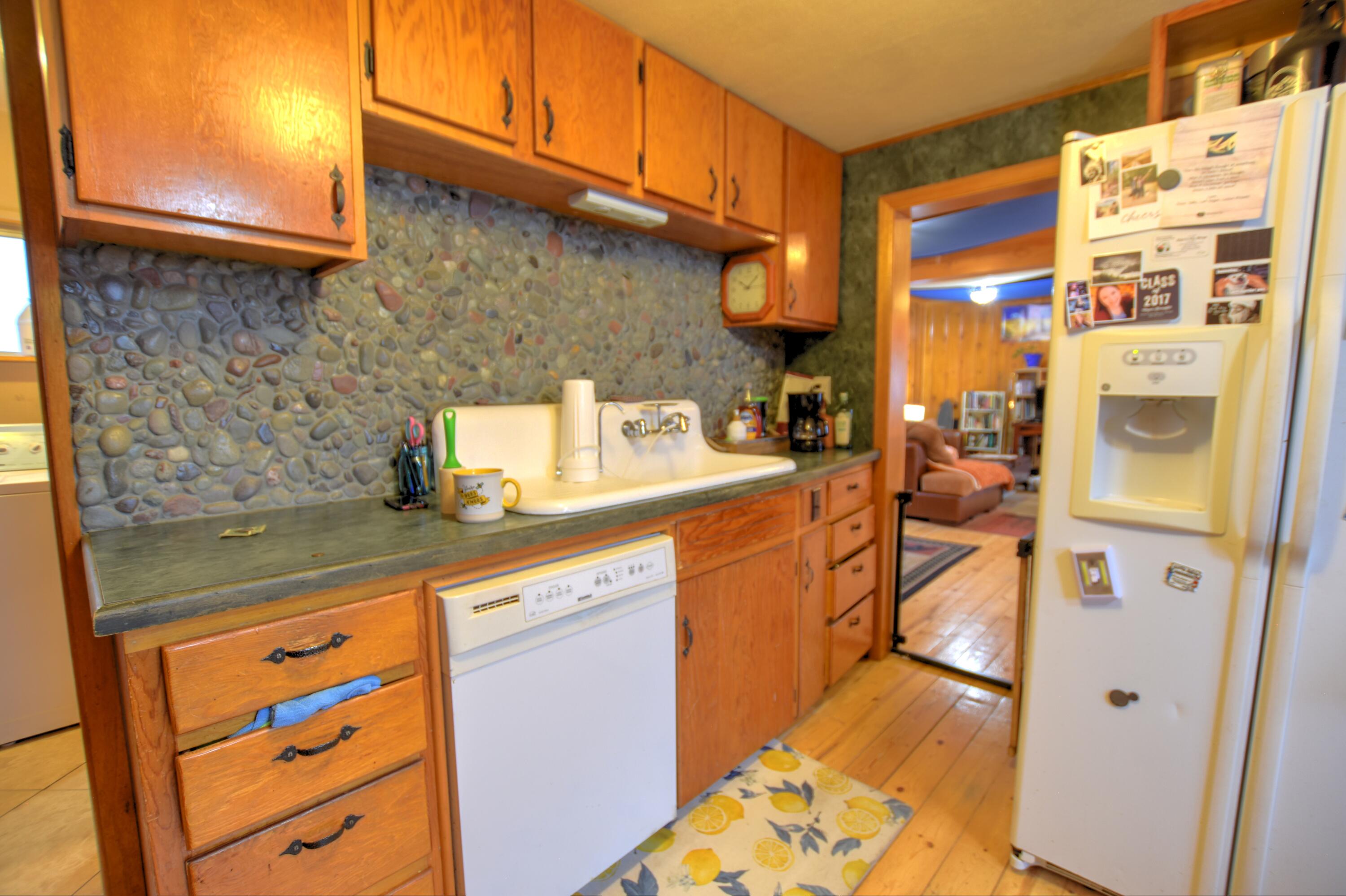 347 2nd Street Property Photo 9