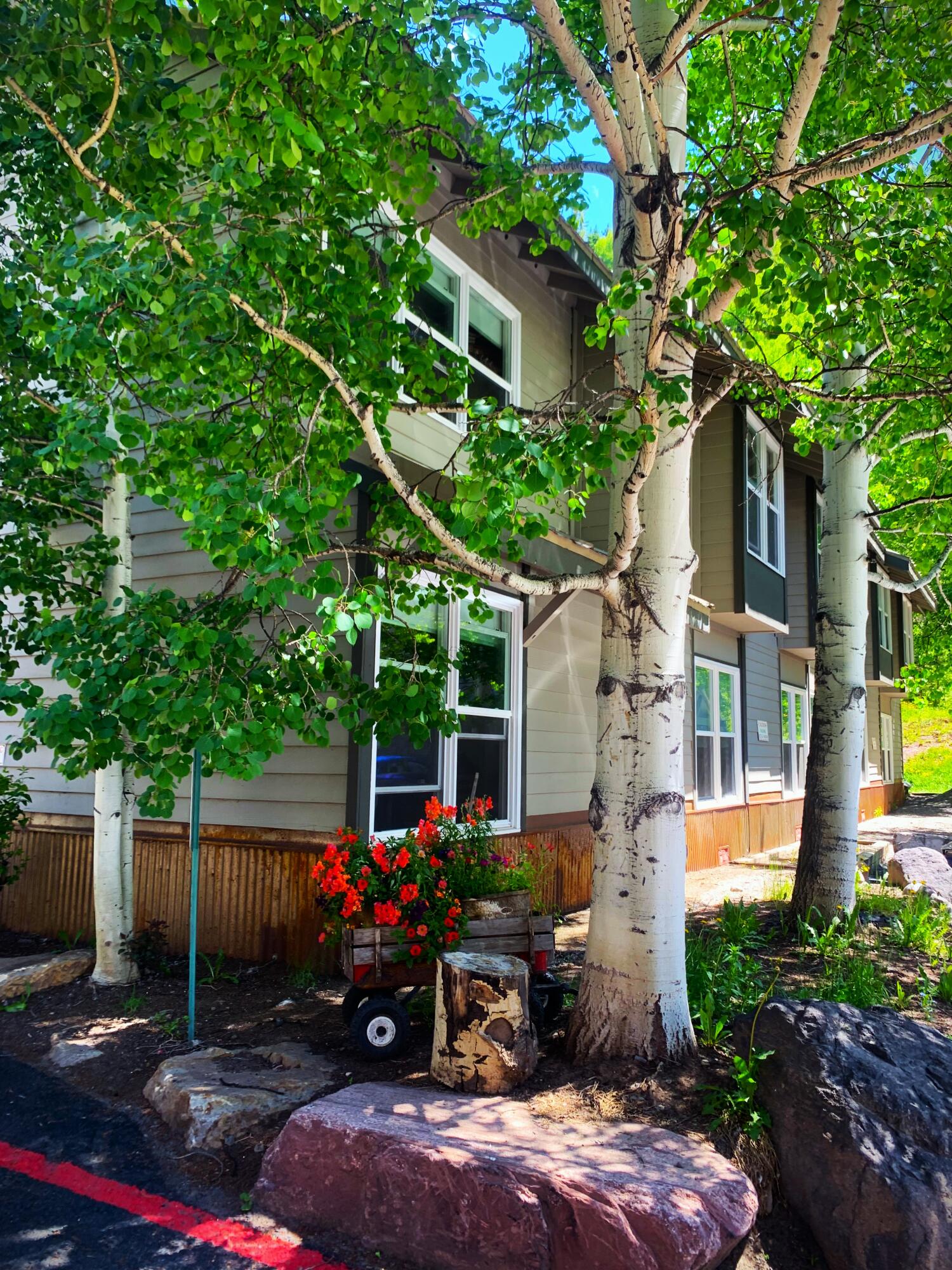 333 Davis Street 302 Property Photo 3