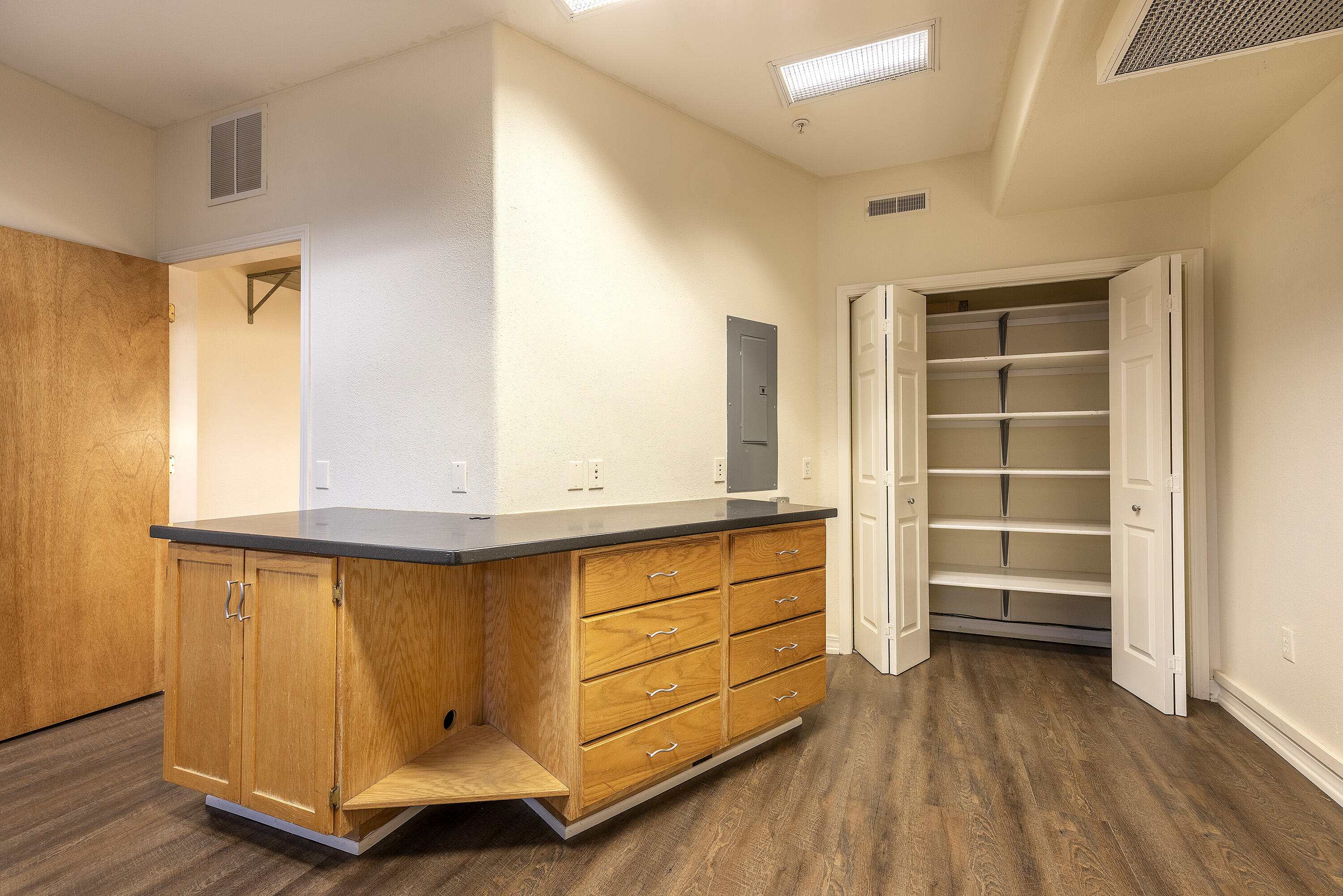 305 Society Drive B3 Property Photo 6