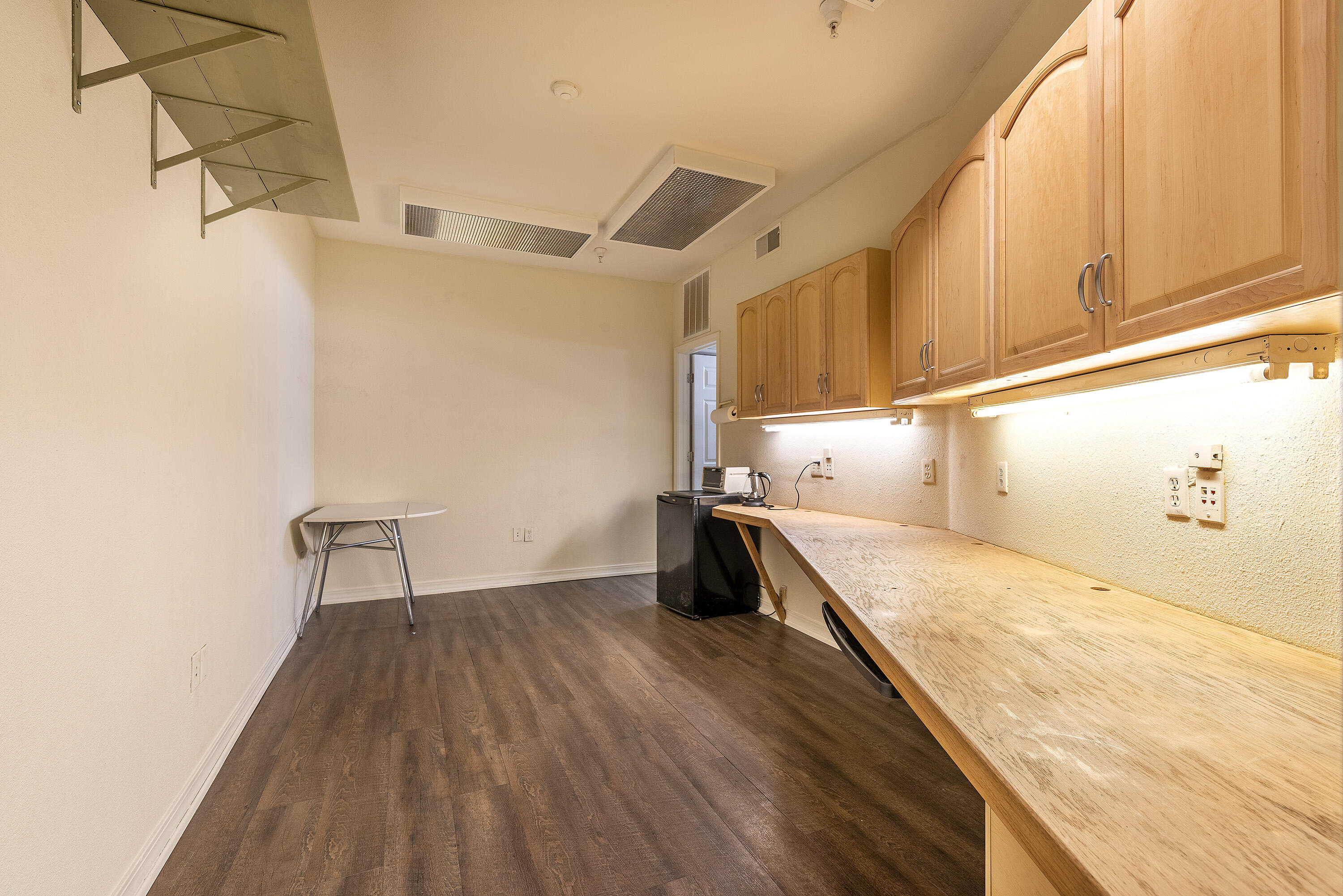 305 Society Drive B3 Property Photo 8