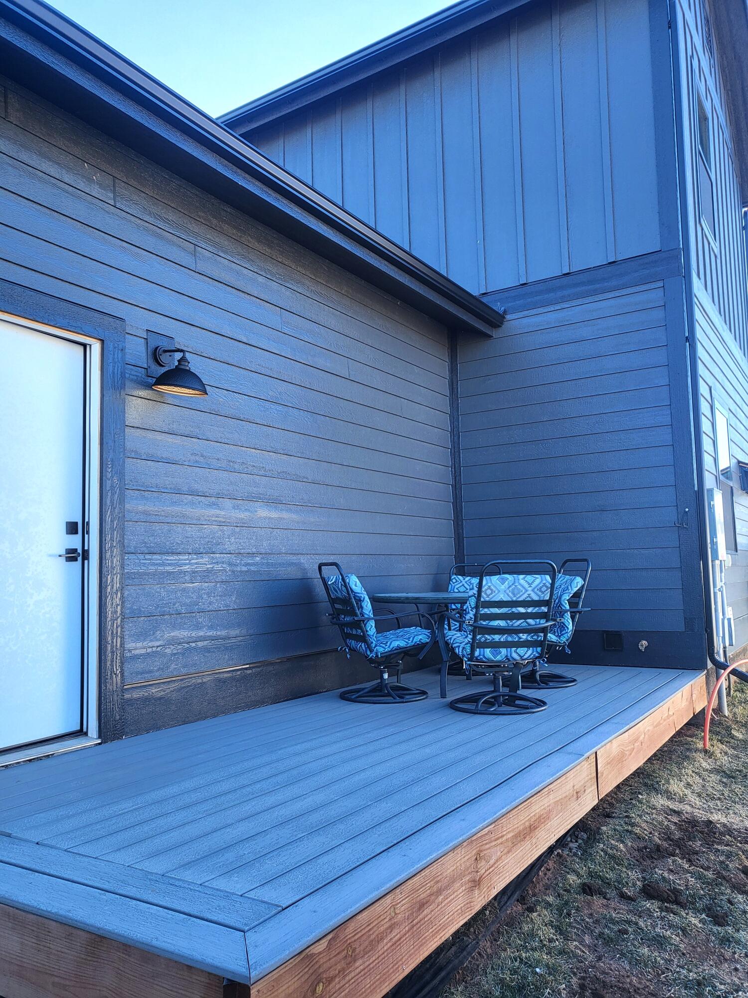 1560 Juniper Street Property Photo 4