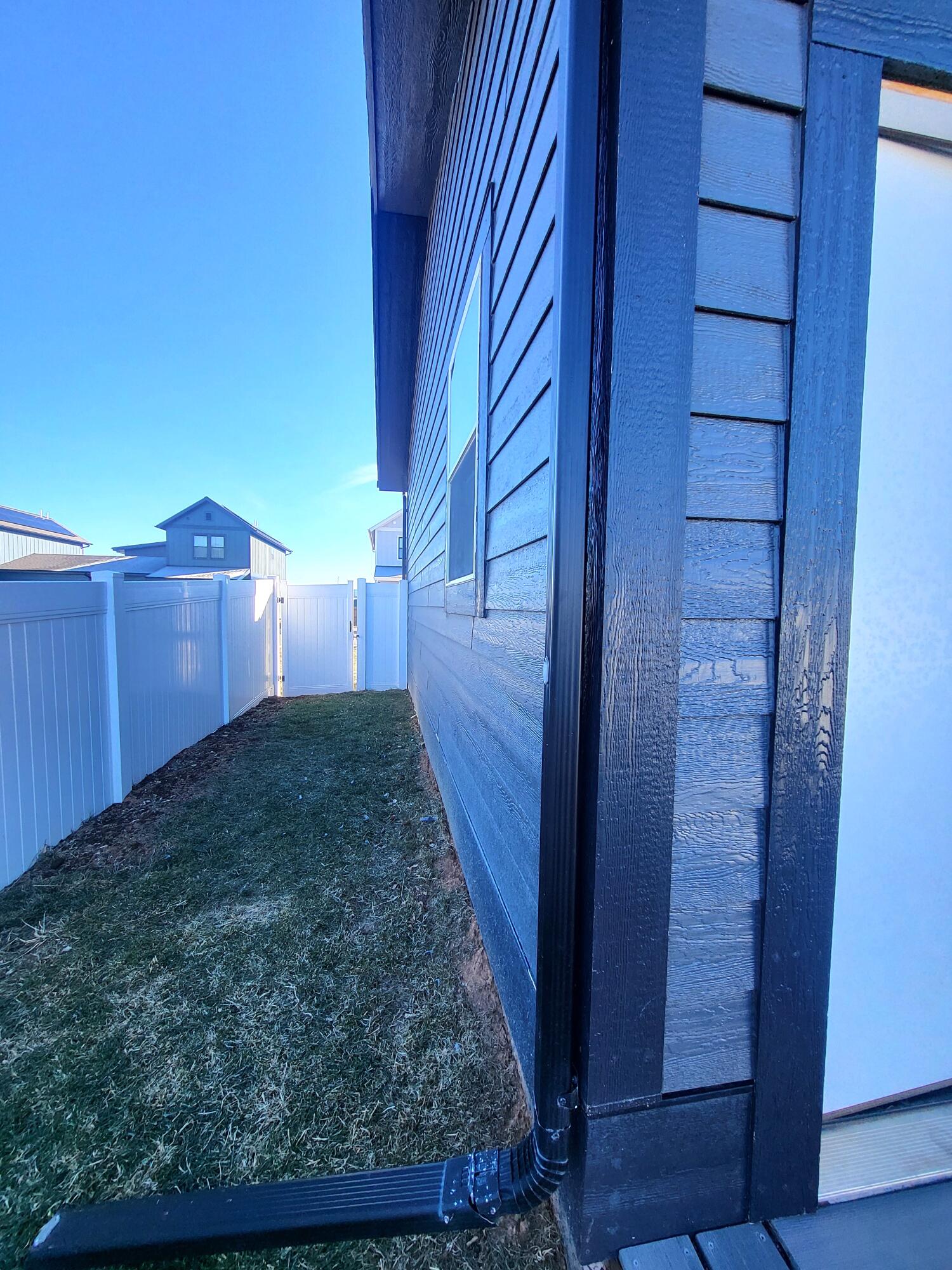 1560 Juniper Street Property Photo 5