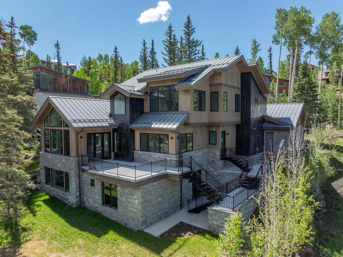 121 Adams Way