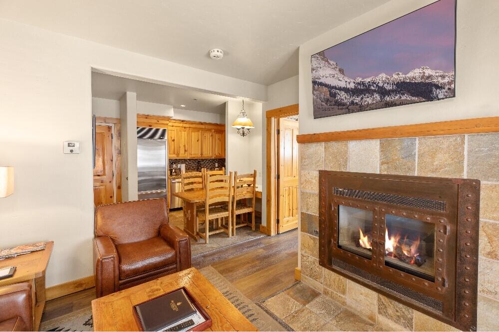 457 Mountain Village Boulevard Property Photo 3