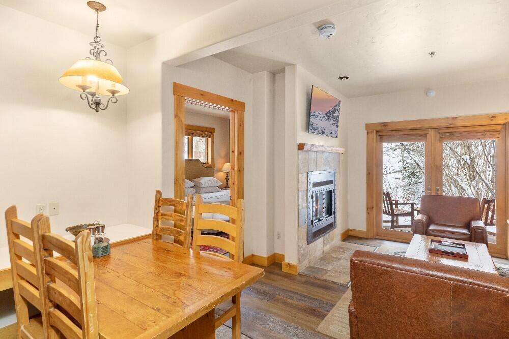 457 Mountain Village Boulevard Property Photo 7