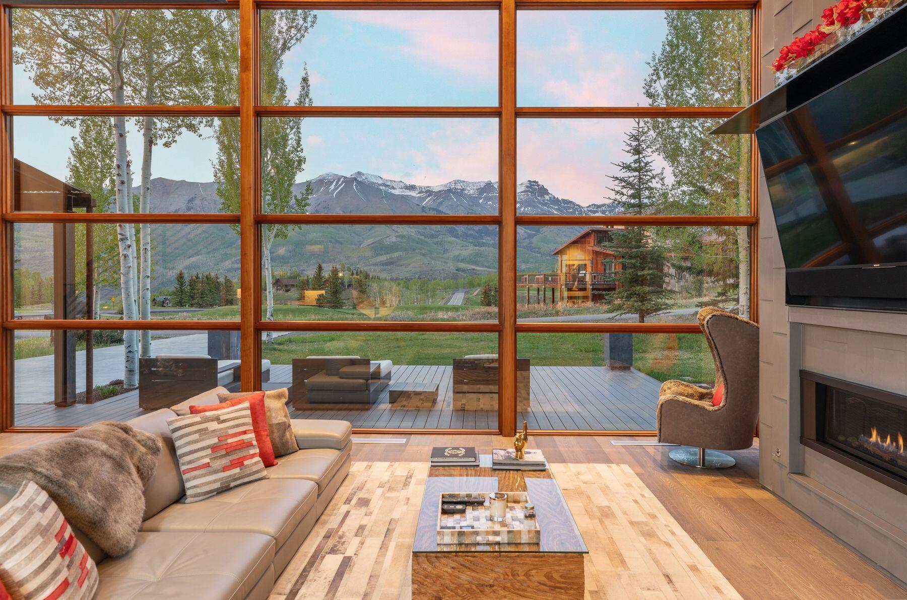 114 Arizona Street Property Photo 2