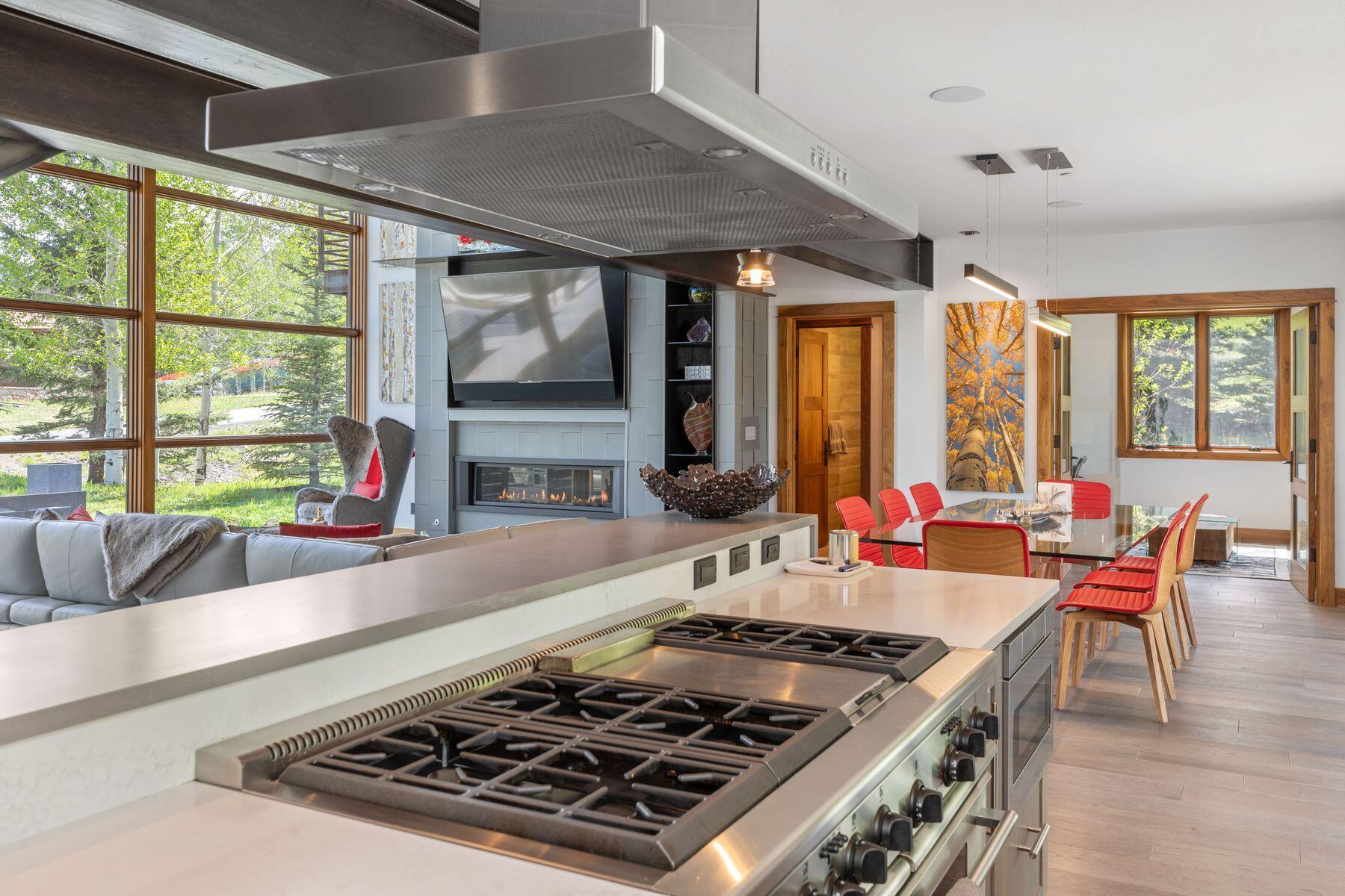 114 Arizona Street Property Photo 5