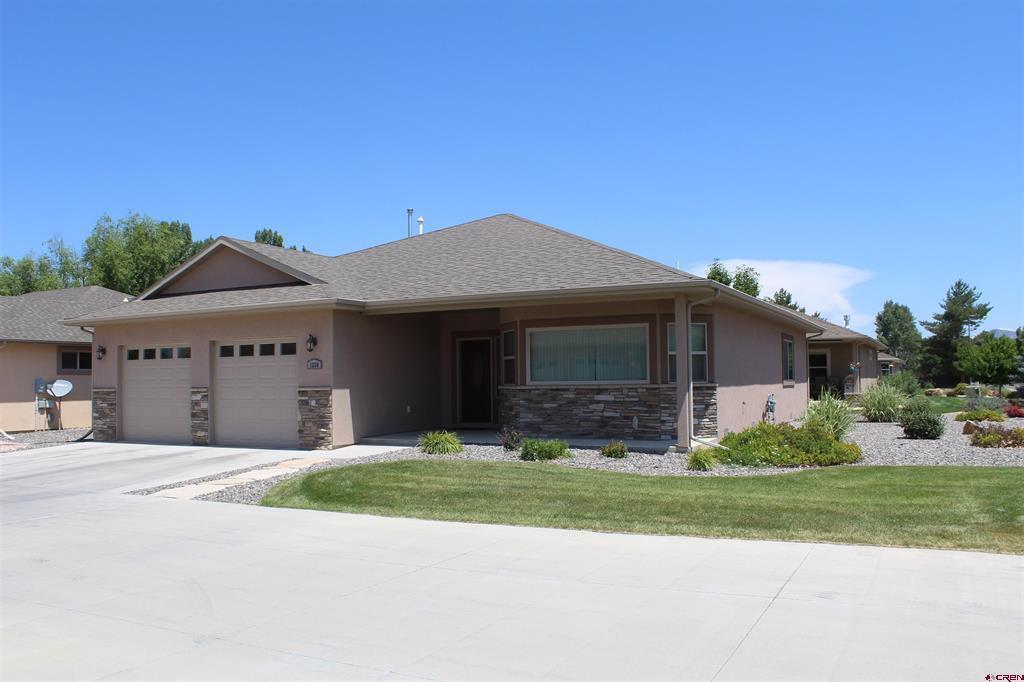 1238 Peppertree Dr Property Photo