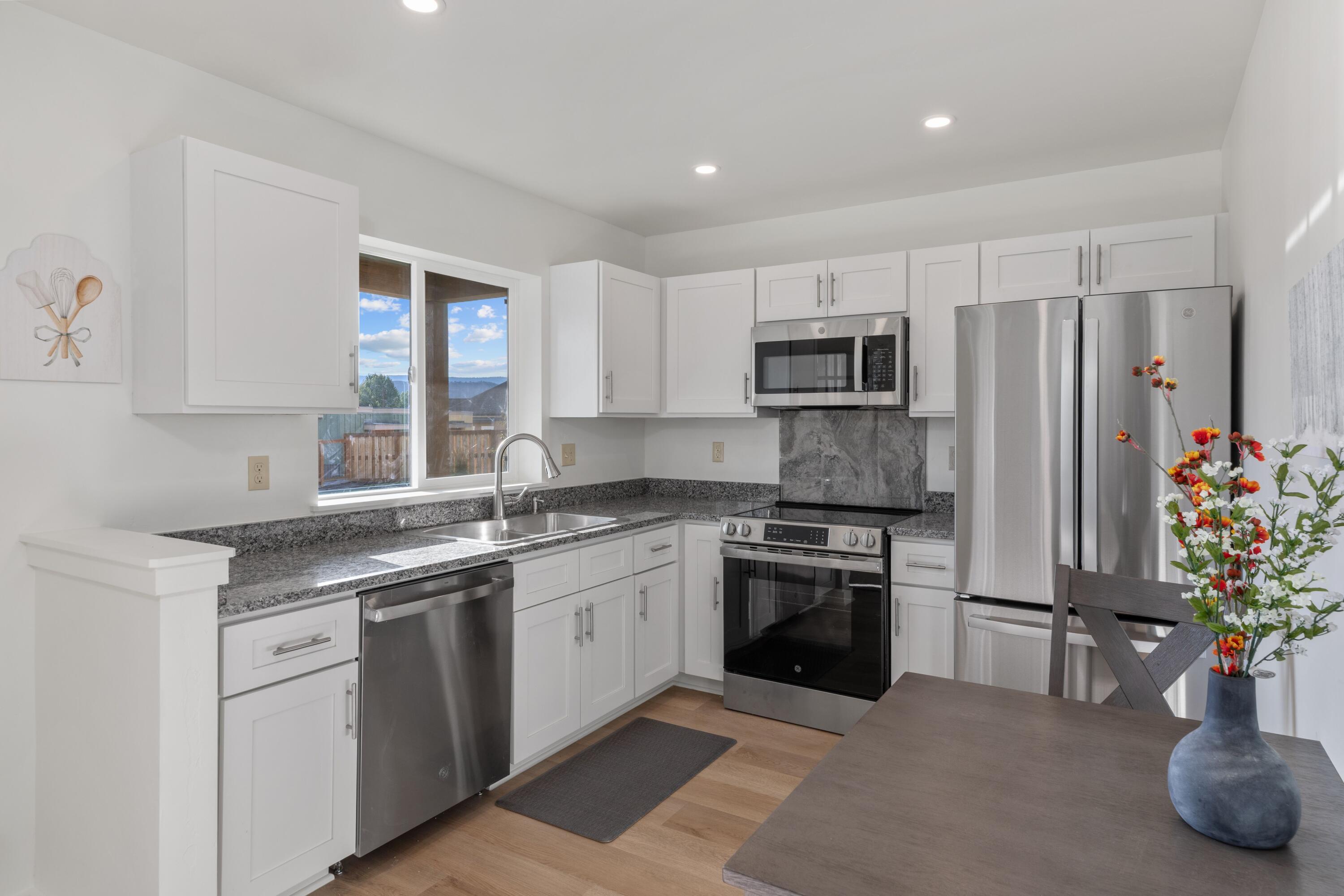 248 Redcliff Drive Property Photo 4
