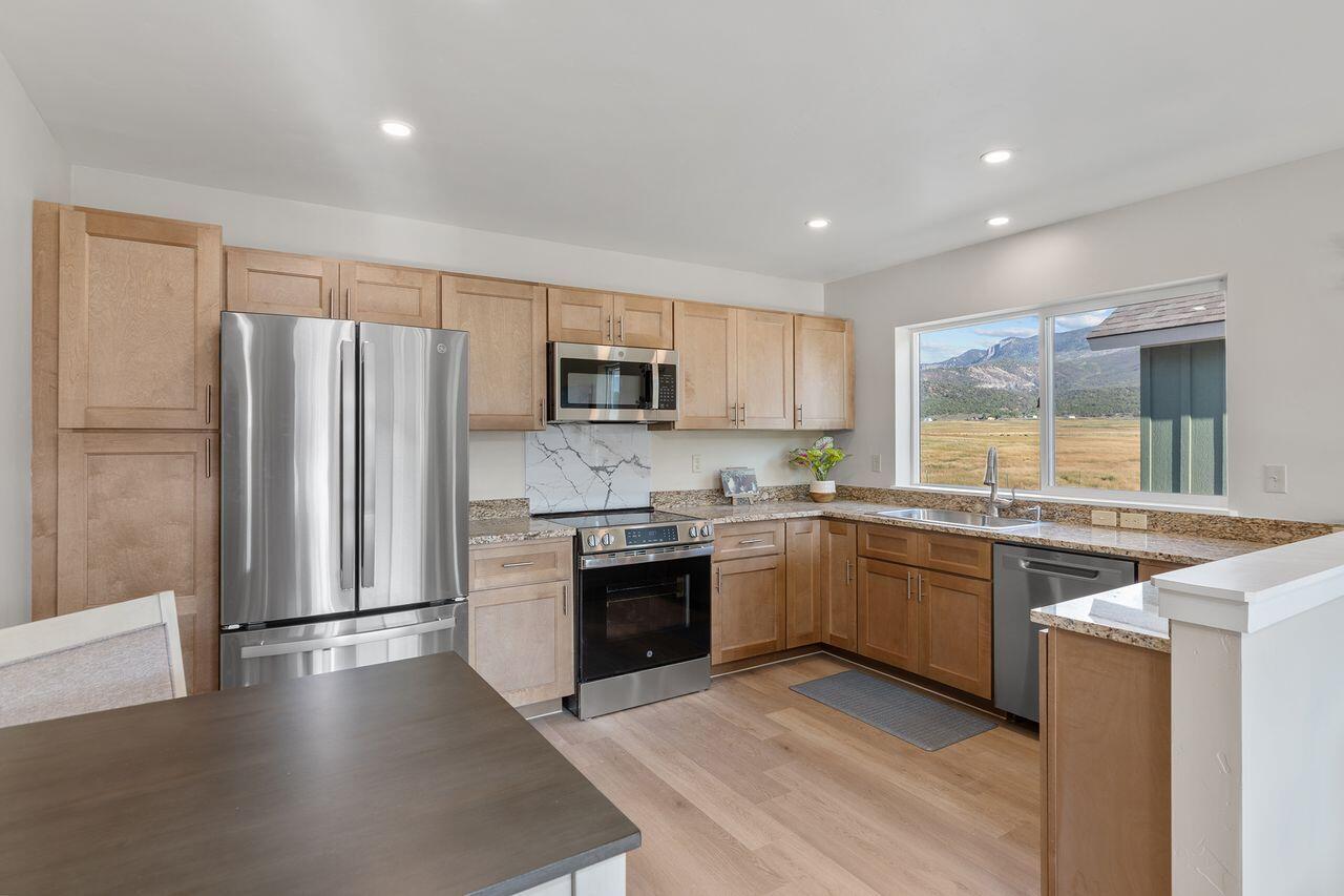 244 Redcliff Drive Property Photo 4