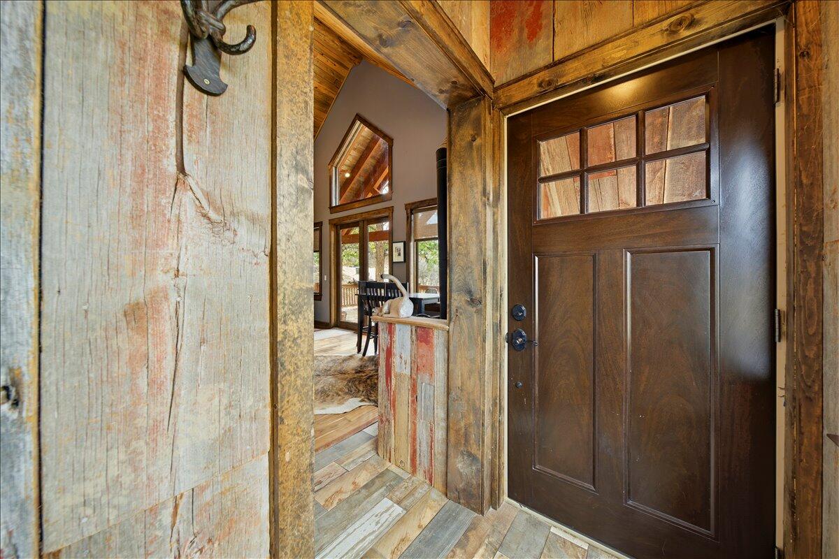 1685 Green Meadows Lane Property Photo 4
