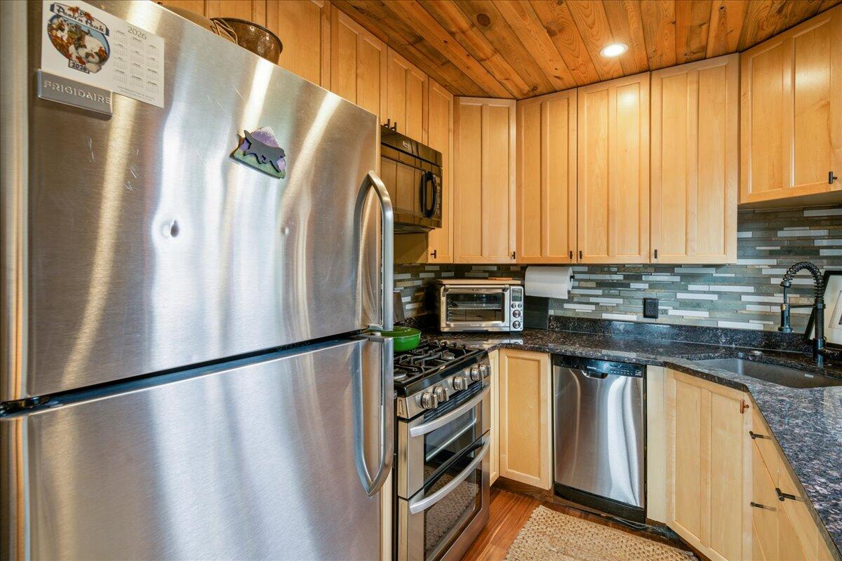 1685 Green Meadows Lane Property Photo 8