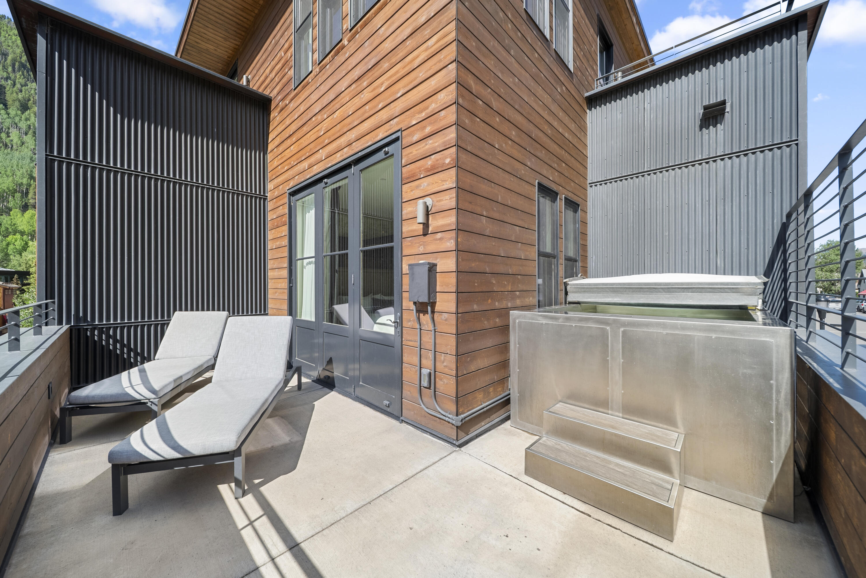 150 W Pacific Avenue A Property Photo 15