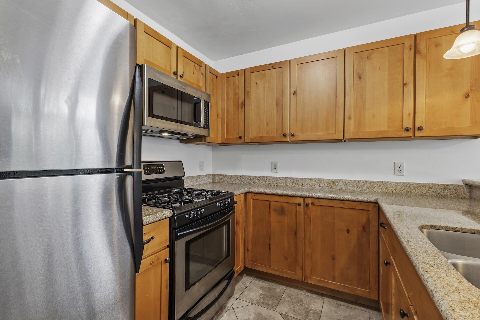 550 Redcliff Circle Property Photo 4