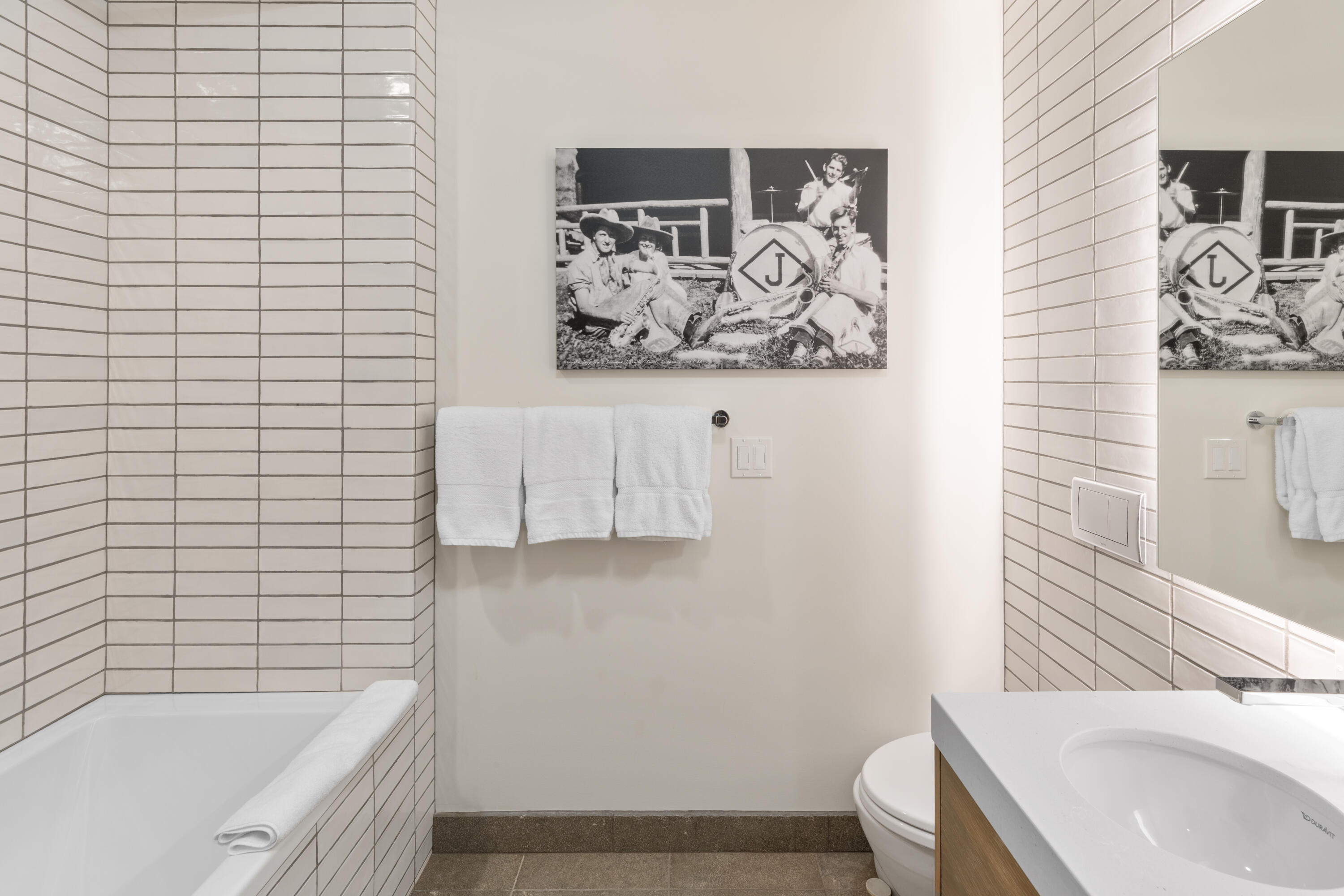 215 W San Juan Avenue, 102 Property Photo 29