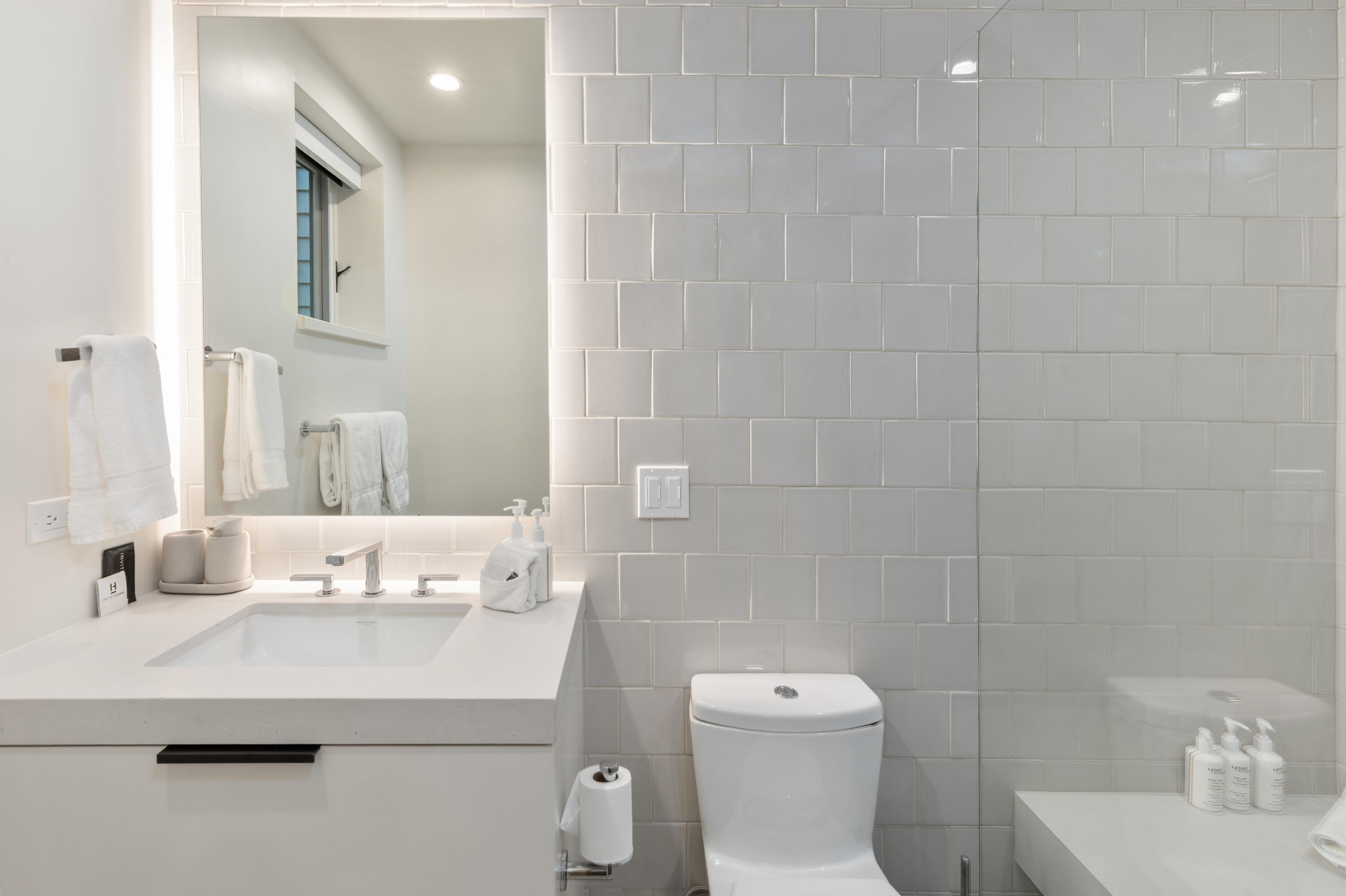 215 W San Juan Avenue, 102 Property Photo 31