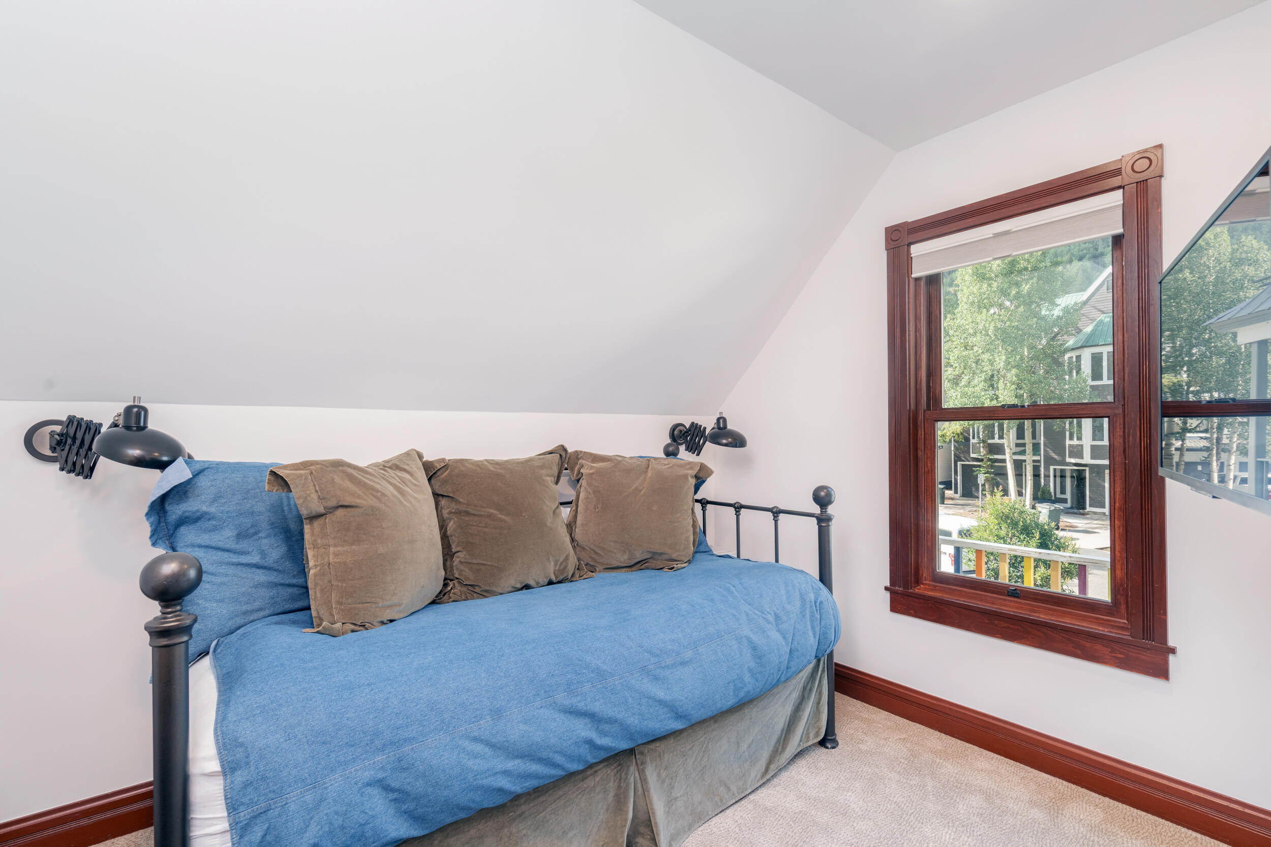785 Smuggler Avenue Property Photo 25