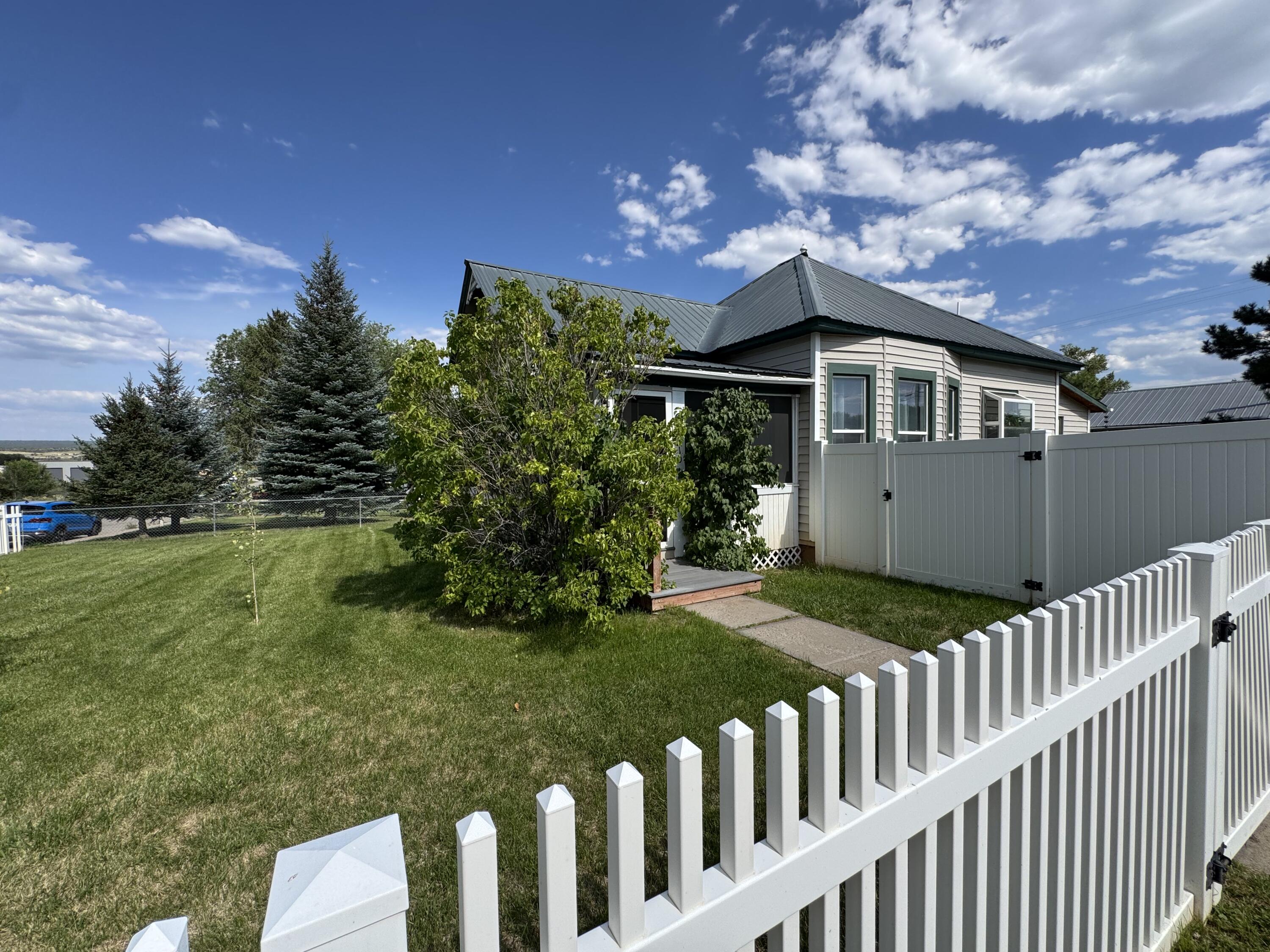 1310 Summit Street Property Photo 1