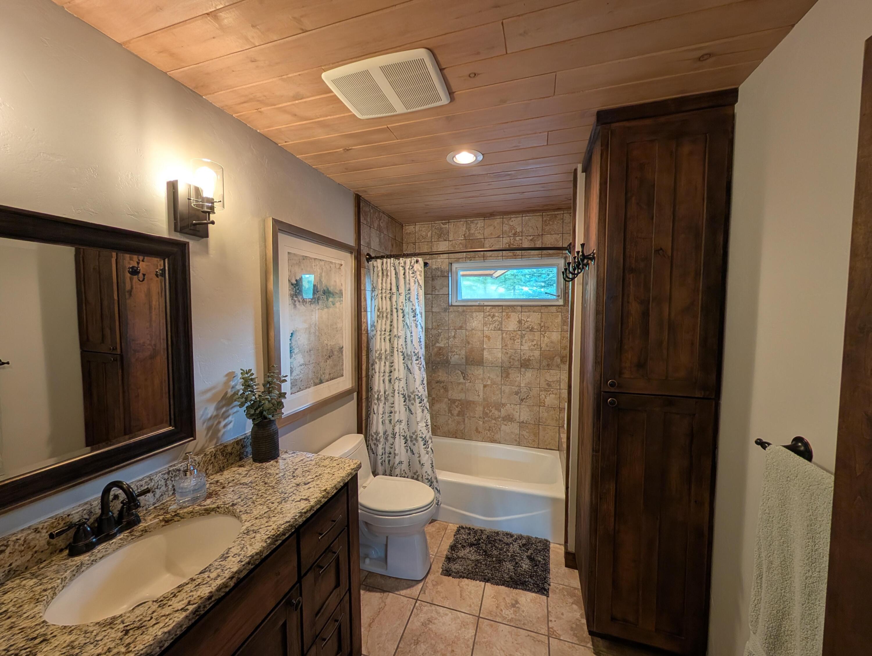 684 Falcon Way Property Photo 28
