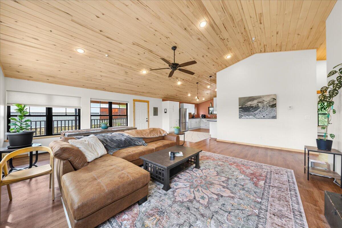 590 Palomino Trail, 592&594 Property Photo 7