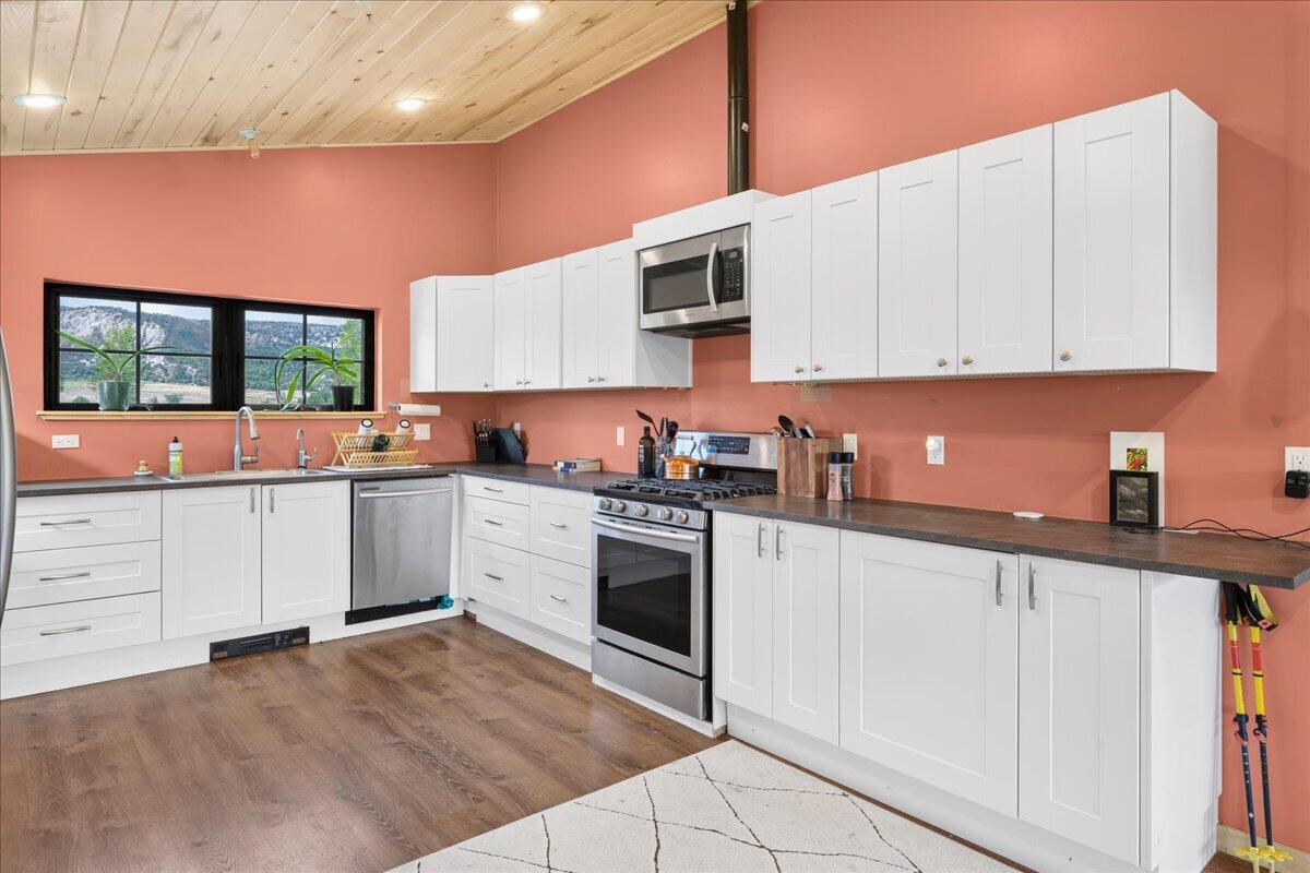 590 Palomino Trail, 592&594 Property Photo 8