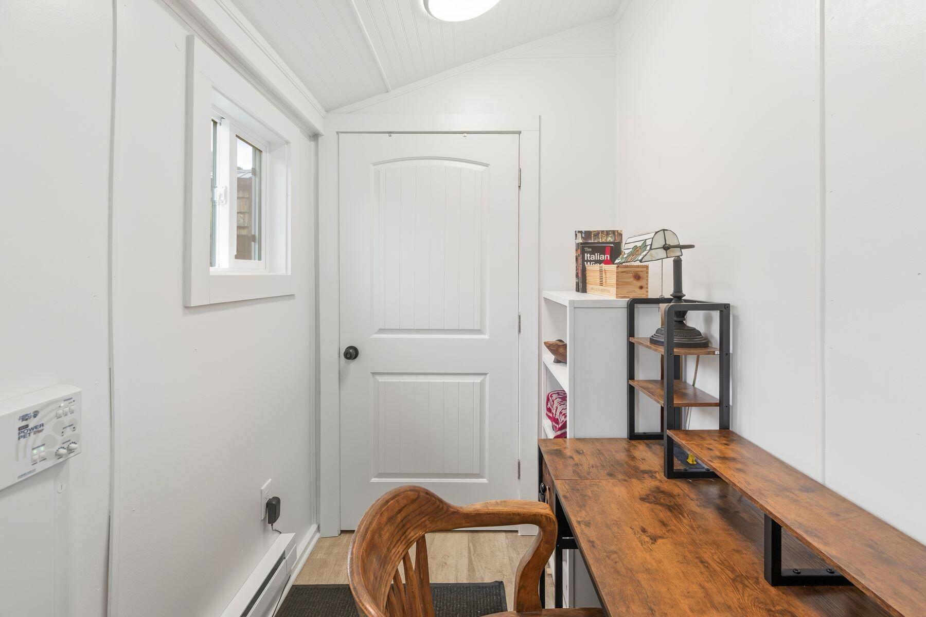 11 S Commercial Street Property Photo 12