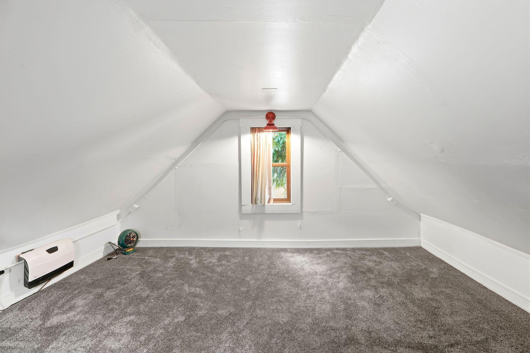 11 S Commercial Street Property Photo 14