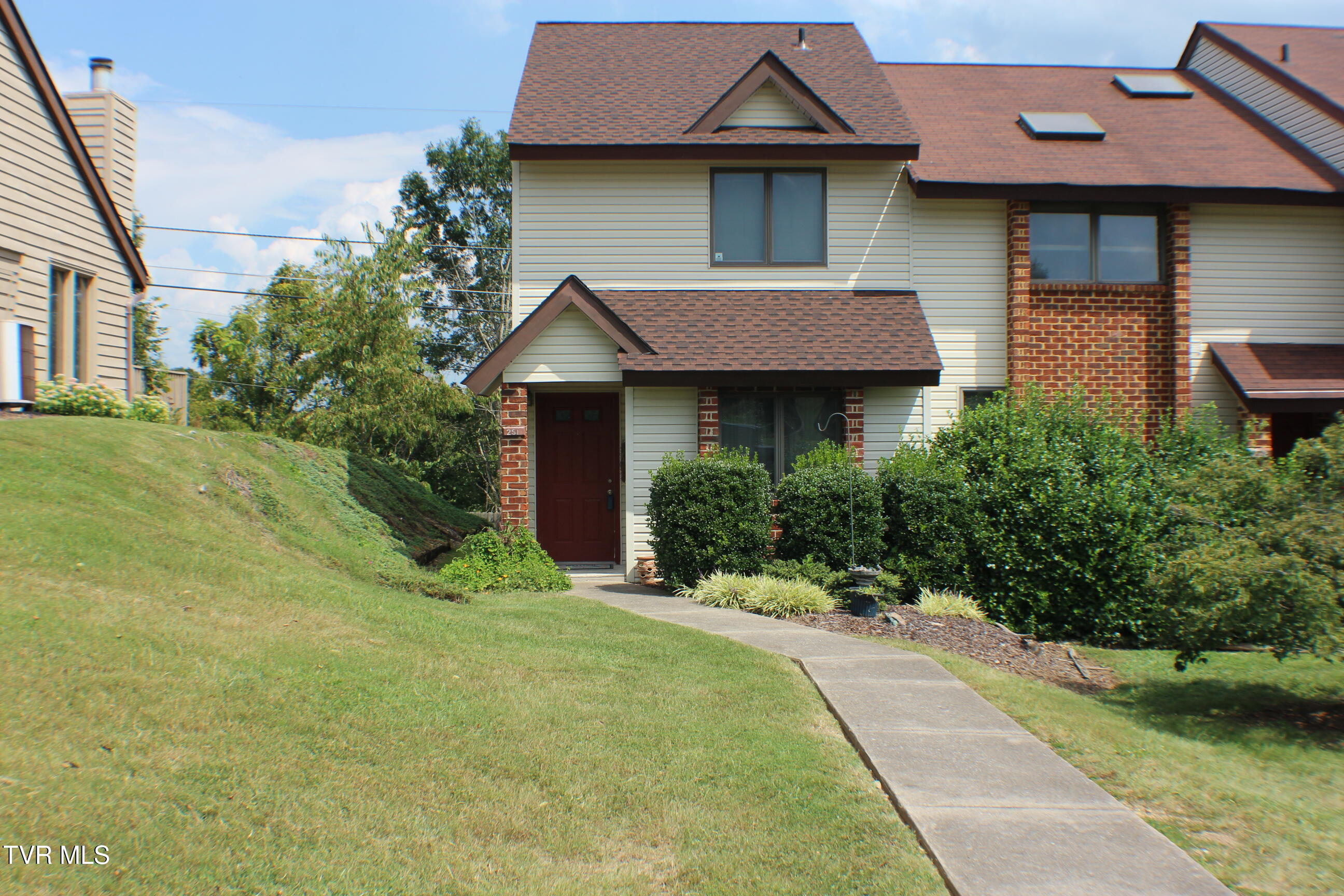 251 Willowbend Drive Property Photo 2