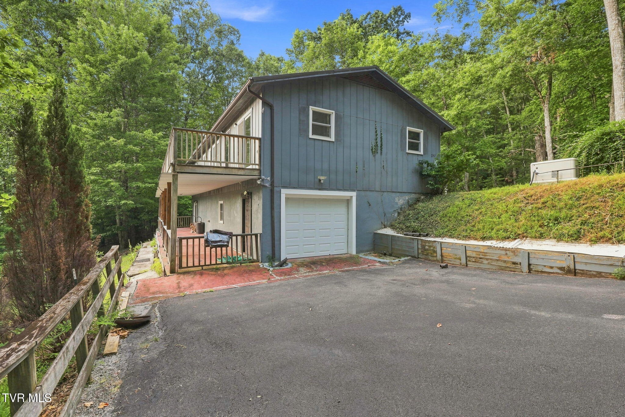 240 Misty Lane Property Photo 4