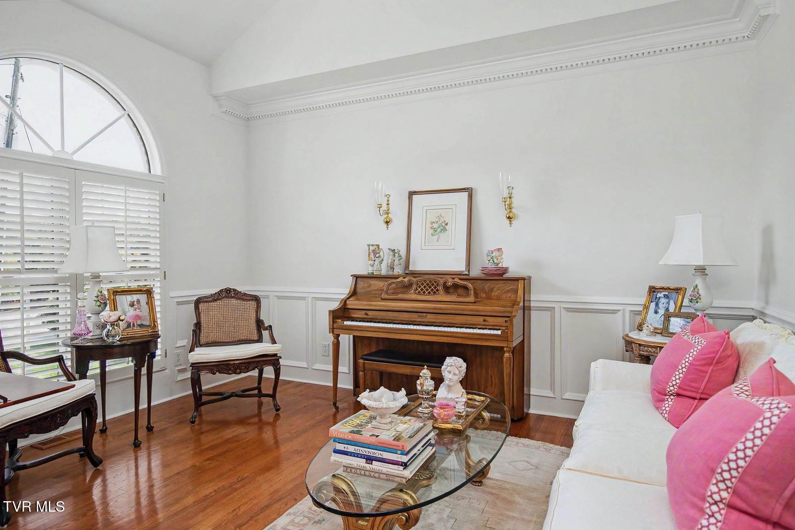 2021 Buckingham Court Property Photo 6