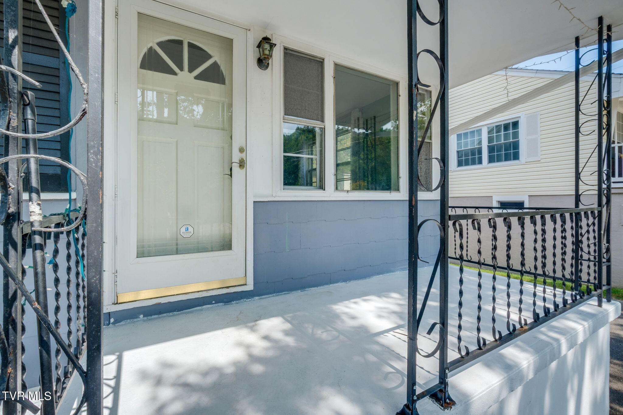 307 Walker Street Property Photo 3